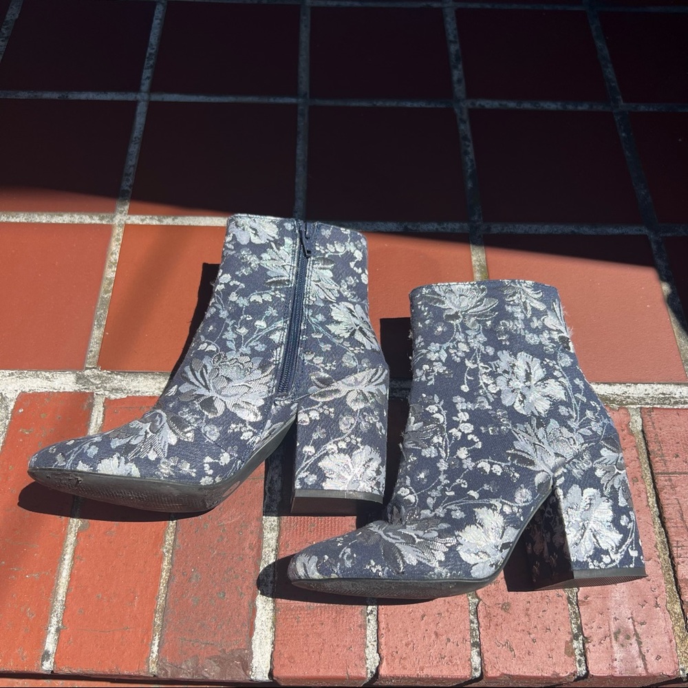 Merona Women’s Boots Size 8 (gently used)